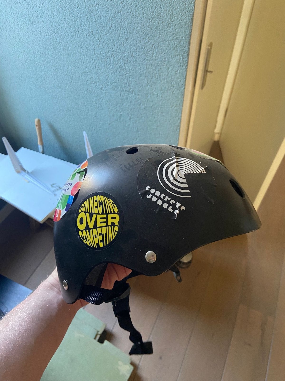 Skatehelm met stickers - nooit mee gevallen, Ophalen of Verzenden, Zo goed als nieuw, Bescherming