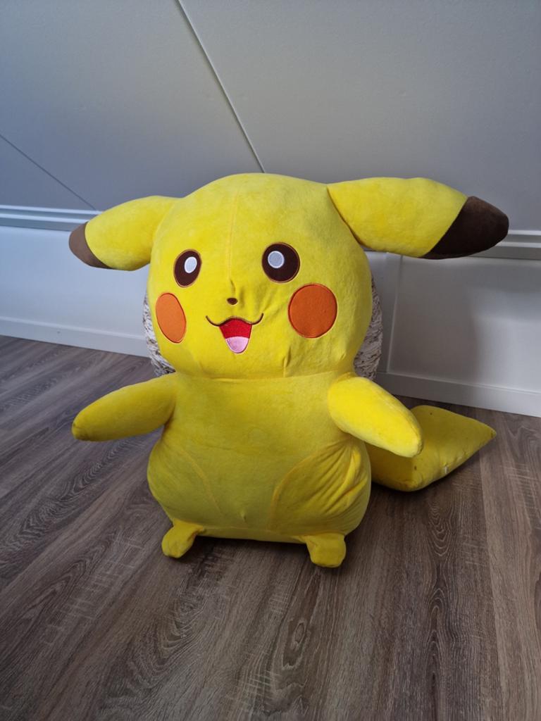 Te koop, grote pokemon, pikachu. +/- 1 meter hoog., Ophalen of Verzenden, Overige typen