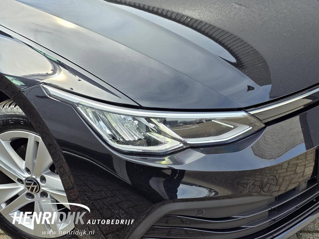 Volkswagen Golf 1.5 eTSI Style Automaat / Camera / Stoel & S, Auto's, Volkswagen, Stof, 4 cilinders, 150 pk, Zwart
