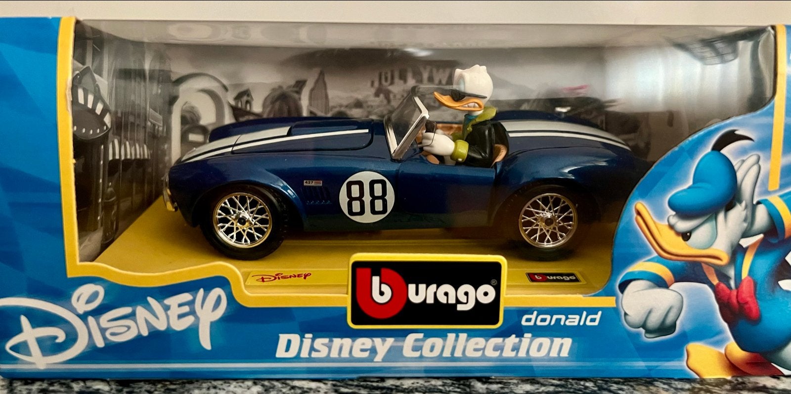 Disney Collection Bburago Donald Duck Cobra 88, Ophalen, Donald Duck, Zo goed als nieuw, Beeldje of Figuurtje