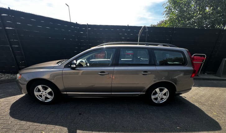 Volvo V70 2.4 D5 136KW 2008 Grijs - DB.riem nieuw, Voorwielaandrijving, 1800 kg, Zwart, Stationwagon