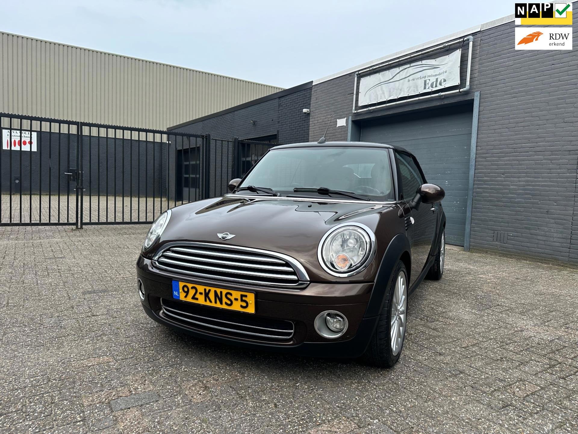 Mini Mini Cabrio 1.6 Cooper Chili Airco Cruise Leer PDC LM-W, Auto's, Gebruikt, Zwart, 4 cilinders, 4 stoelen