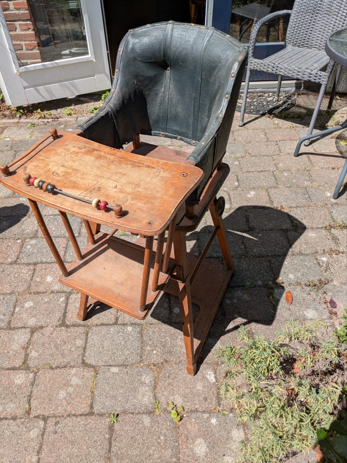 Antieke houten kinderstoel met leren zitting, Antiek en Kunst, Ophalen