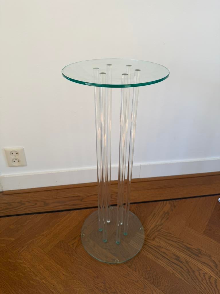 Design bijzettafel van glas – modern en elegant, Huis en Inrichting, Minder dan 55 cm, Gebruikt, Rond, Ophalen of Verzenden