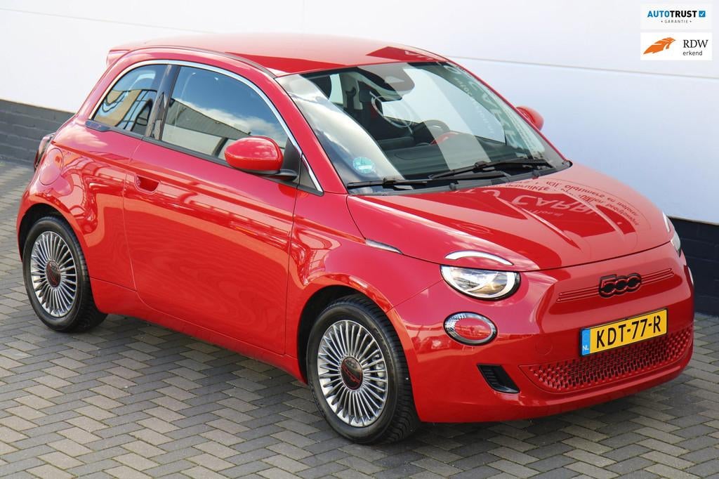 Fiat 500 Red 24 kWh Carplay Camera Navi Cruise SOH 98% !, Auto's, Stof, Gebruikt, Zwart, 4 stoelen
