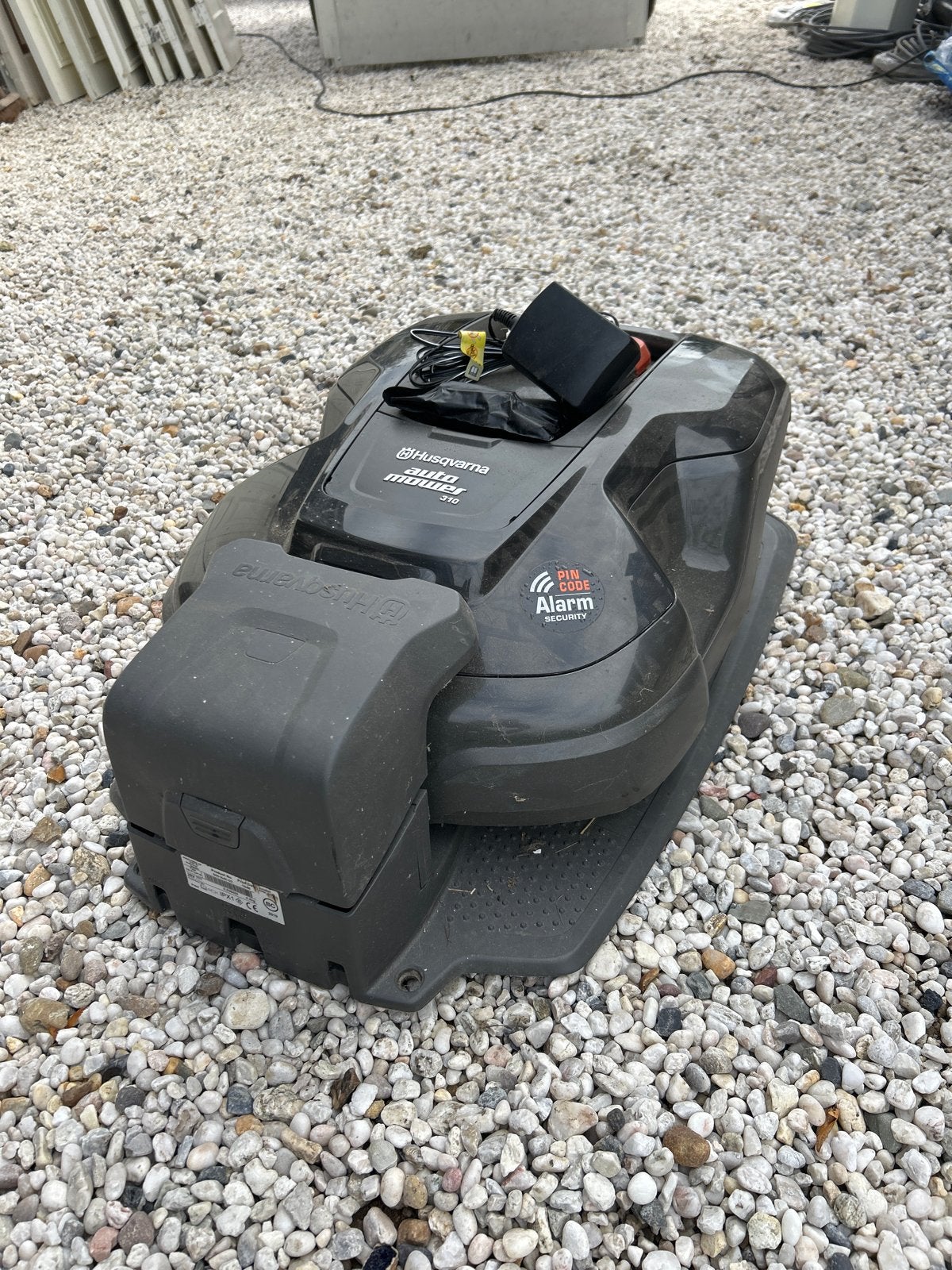 Husqvarna Automower 310 Robotmaaier incl.Garage, Tuin en Terras, Cirkelmaaier, Accu-grasmaaier, Ophalen of Verzenden, Zo goed als nieuw