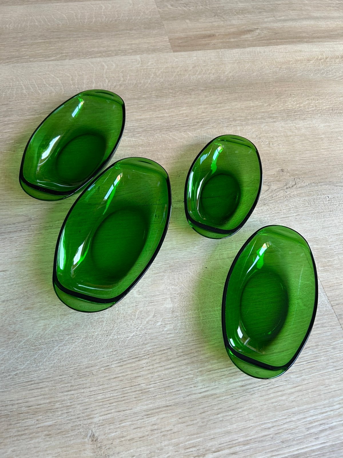 France Arcoroc 4 smaragd groene schalen vintage, Gebruikt, Ophalen of Verzenden, Overige stijlen, Glas