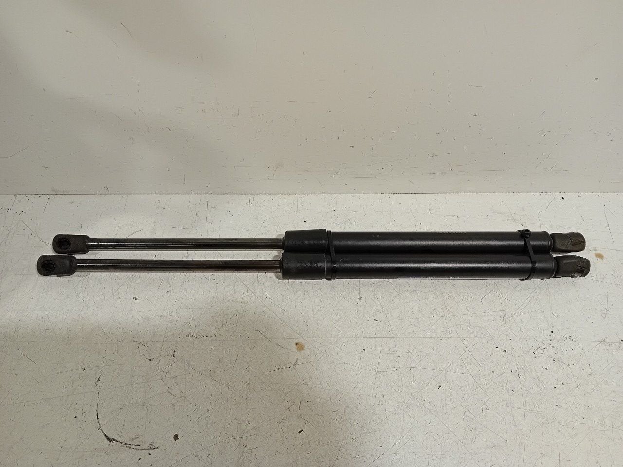 Gasdrukveerset achter Hyundai Santa Fe, Onderdelen@venauto.nl, Van der Ven Autorecycling B.V., Gebruikt, Ettenseweg 76, 4706 PB Roosendaal, The Netherlands