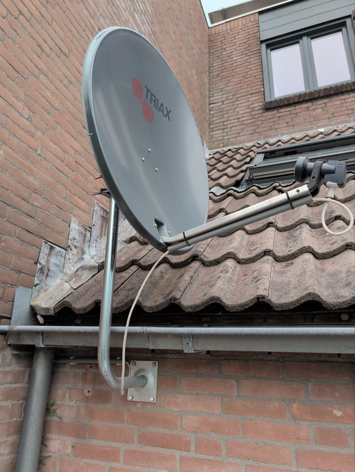 Triax schotelantenne met LNB en SAT Finder, Ophalen, Gebruikt, (Schotel)antenne, Overige merken
