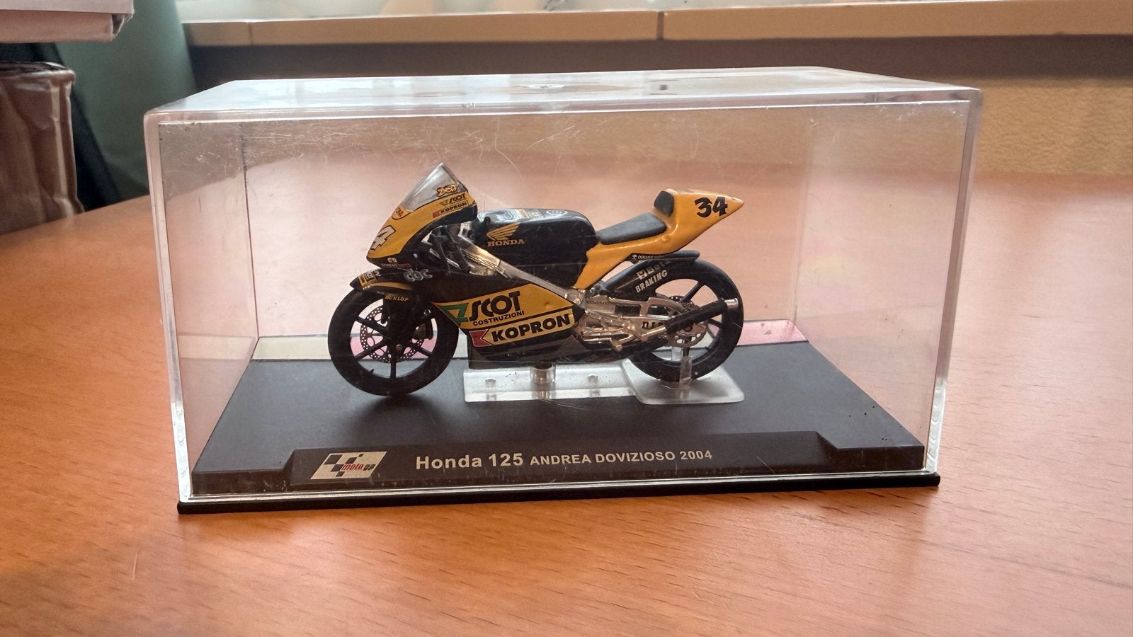 Honda 125 Andrea Dovizioso 2004 schaalmodel 1:24, Ophalen of Verzenden, Zo goed als nieuw, Motor