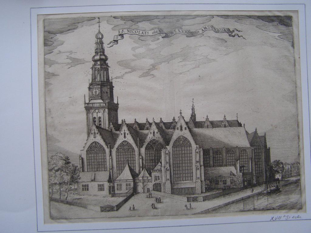 Antieke gravure van de Nicolaes of Oude kerk te Amsterdam, Antiek en Kunst, Kunst | Etsen en Gravures, 31 cm, Stadsgezicht, 38 cm