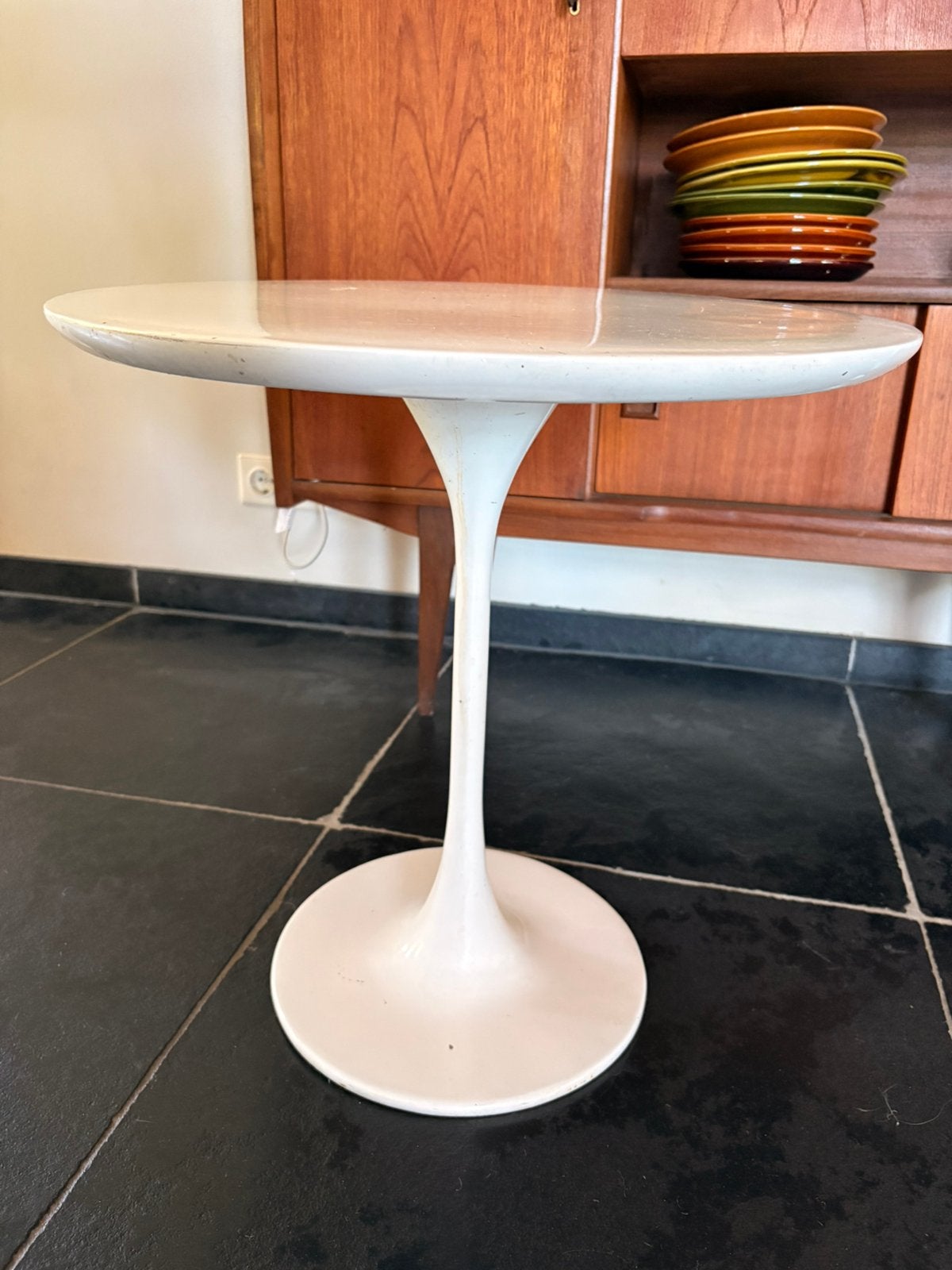 Vintage / spage age Tulip bijzettafel Ø 50 cm, Huis en Inrichting, Tafels | Bijzettafels, Minder dan 55 cm, Gebruikt, Rond, Ophalen