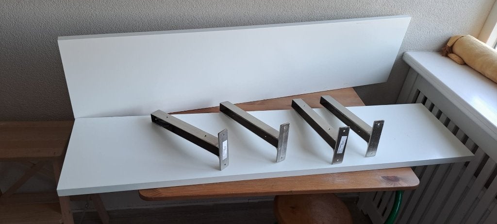 2 witte wandplanken van Ikea met beugels, Huis en Inrichting, Ophalen, Zo goed als nieuw