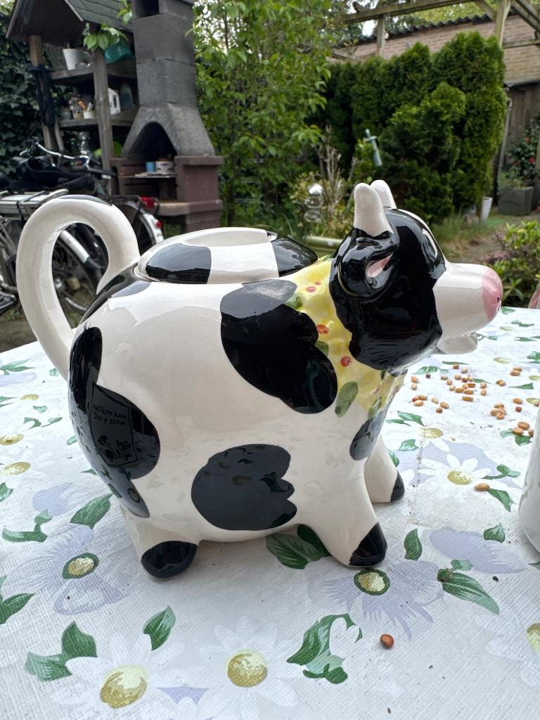 Theepot koe, Ophalen of Verzenden, Nieuw, Meerkleurig, Steen/keramiek