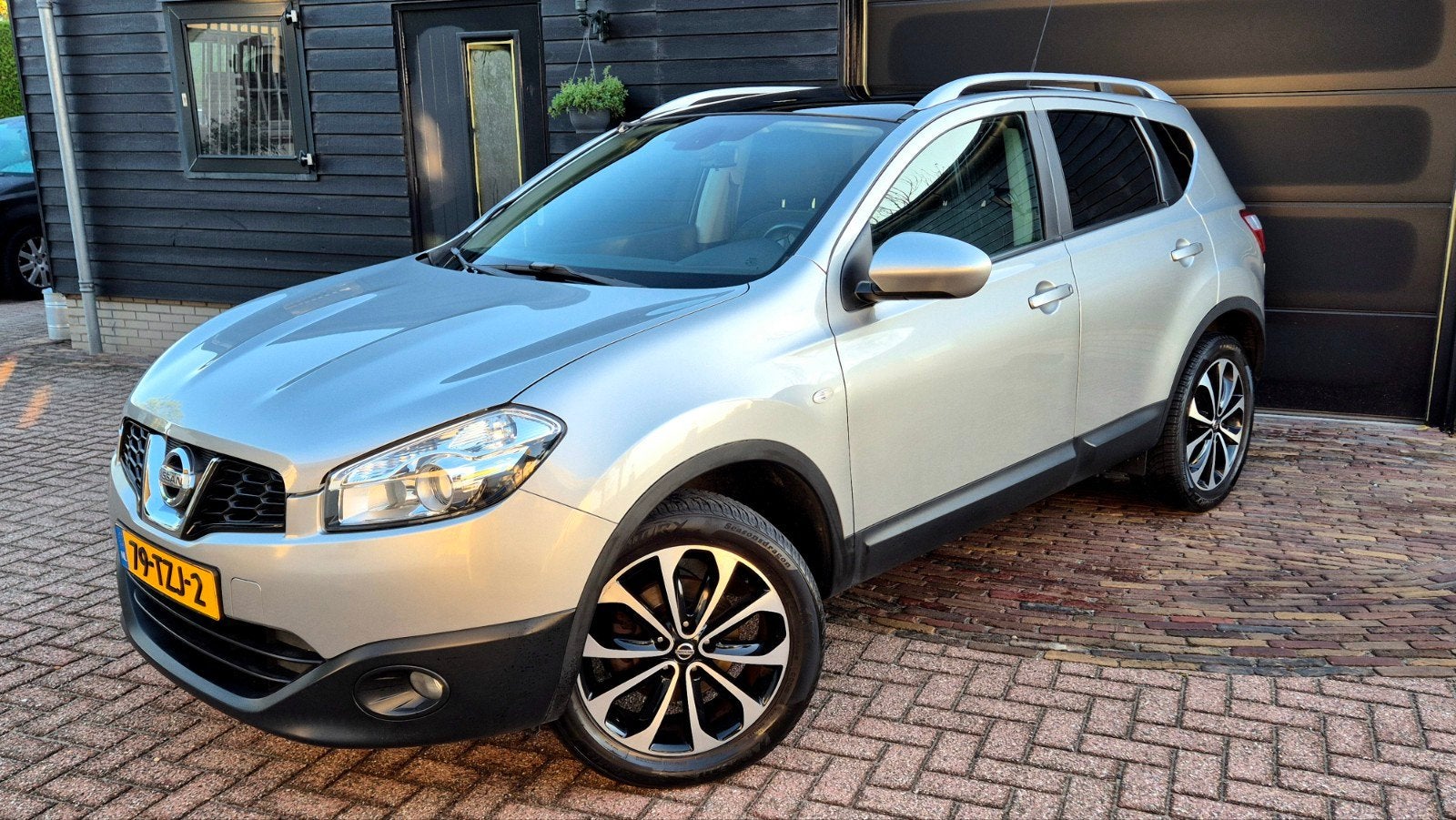 Foto 2 van Nissan Qashqai 1.6 2012 Grijs/Connect Edition/Pano/ Inruil m
