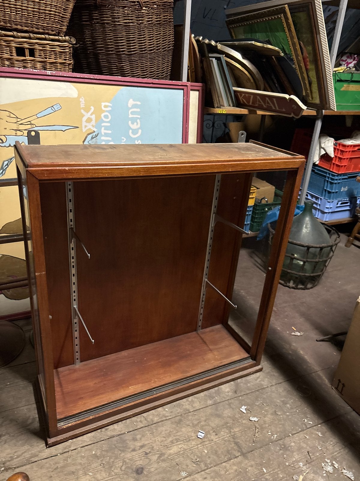 Vintage houten vitrinekast met glazen zijden, Huis en Inrichting, Ophalen
