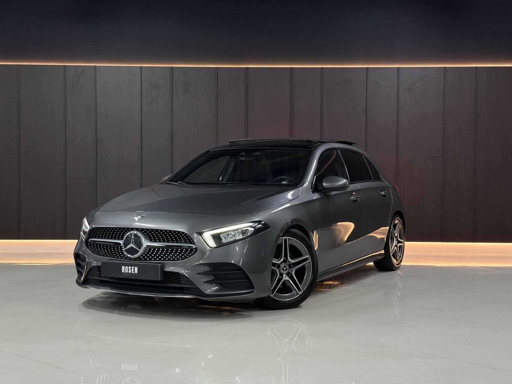 Mercedes A-klasse 180 AMG|PANO|SFEER|KEYLESS|LED|CRUISE|WIDE, Auto's, 136 pk, Gebruikt, 4 cilinders, Met garantie (alle)