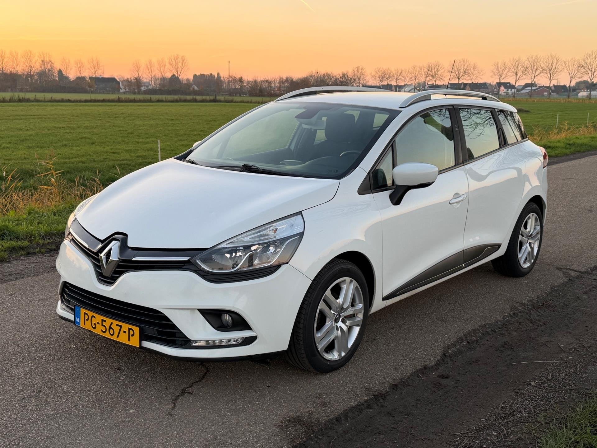 Renault Clio Estate 1.5 dCi Ecoleader Zen Airco APK 11-2026, Voorwielaandrijving, Stof, 4 cilinders, Origineel Nederlands