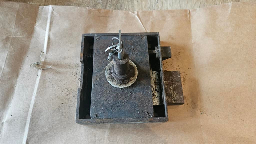 Antiek Frans slot met sleutel, soepel werkend, Antiek en Kunst, Ophalen of Verzenden