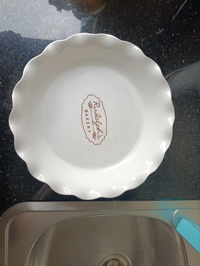 Rudolph's Bakery Ovenschaal - Roze/Wit Keramiek, Huis en Inrichting, Keuken | Servies, Gebruikt, Keramiek, Ophalen of Verzenden