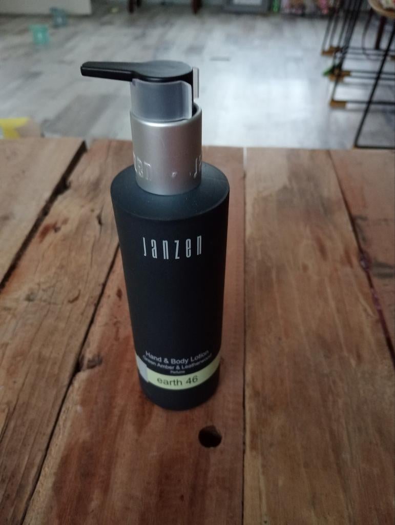 Janzen hand en body lotion, Sieraden, Tassen en Uiterlijk, Uiterlijk | Lichaamsverzorging, Ophalen of Verzenden, Nieuw, Bodylotion, Crème of Olie