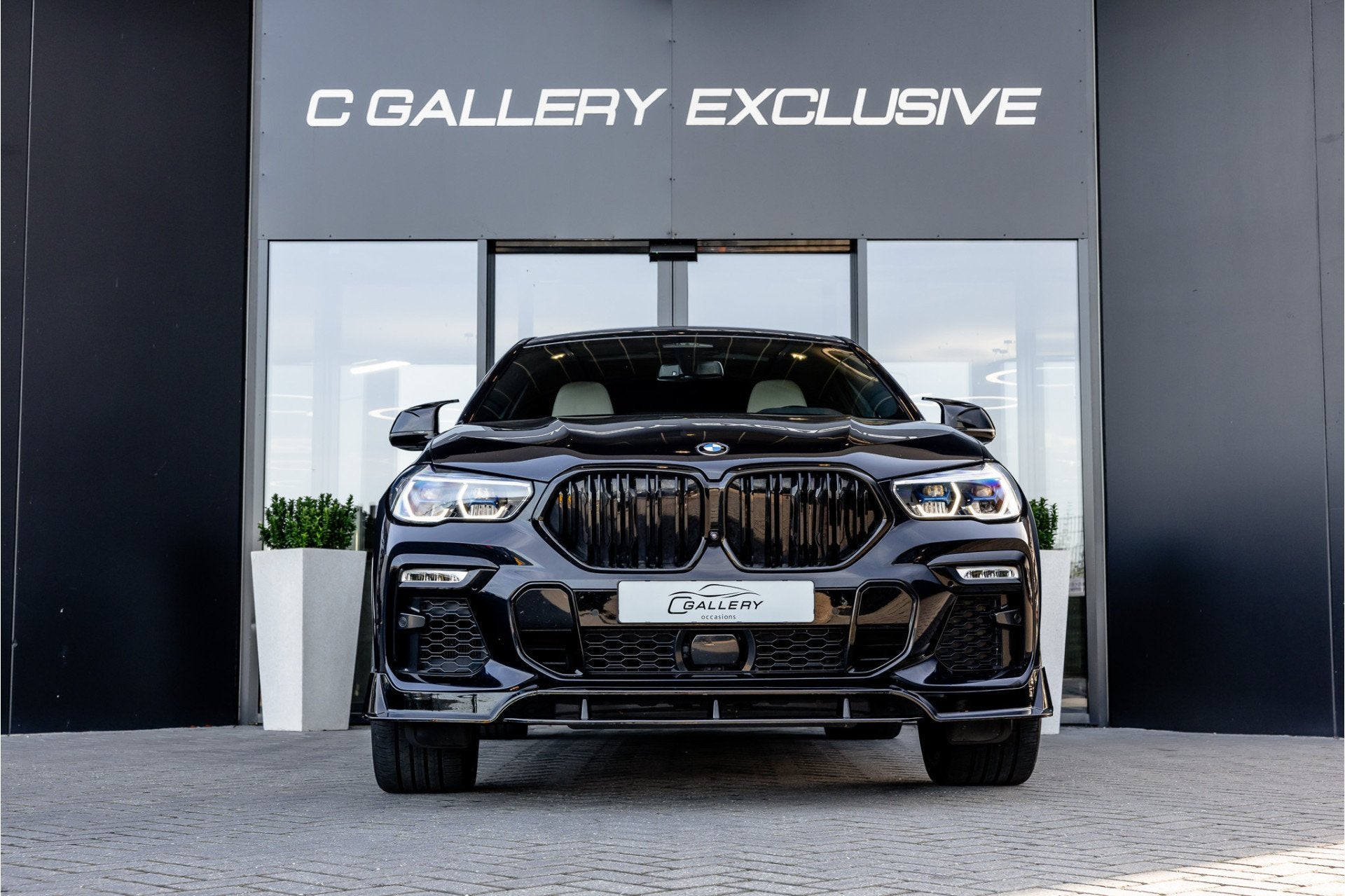 BMW X6 M50i High Executive - M Sport | Panorama | 4-wielstur, Automaat, Gebruikt, 2210 kg, 532 pk