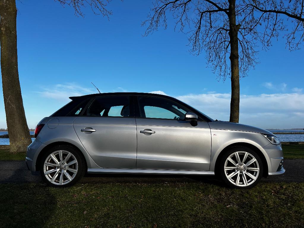 Audi A1 Sportback 1.0 TFSI S line navi cruise zilver/zwart, Auto's, Voorwielaandrijving, Stof, 23 km/l, Automatische klimaatregeling