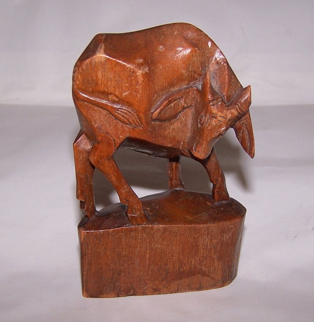 Handgesneden houten beeldje buffel. Nwst., Houtsnijwerk, Art nouveau, Ophalen of Verzenden, Zoogdier