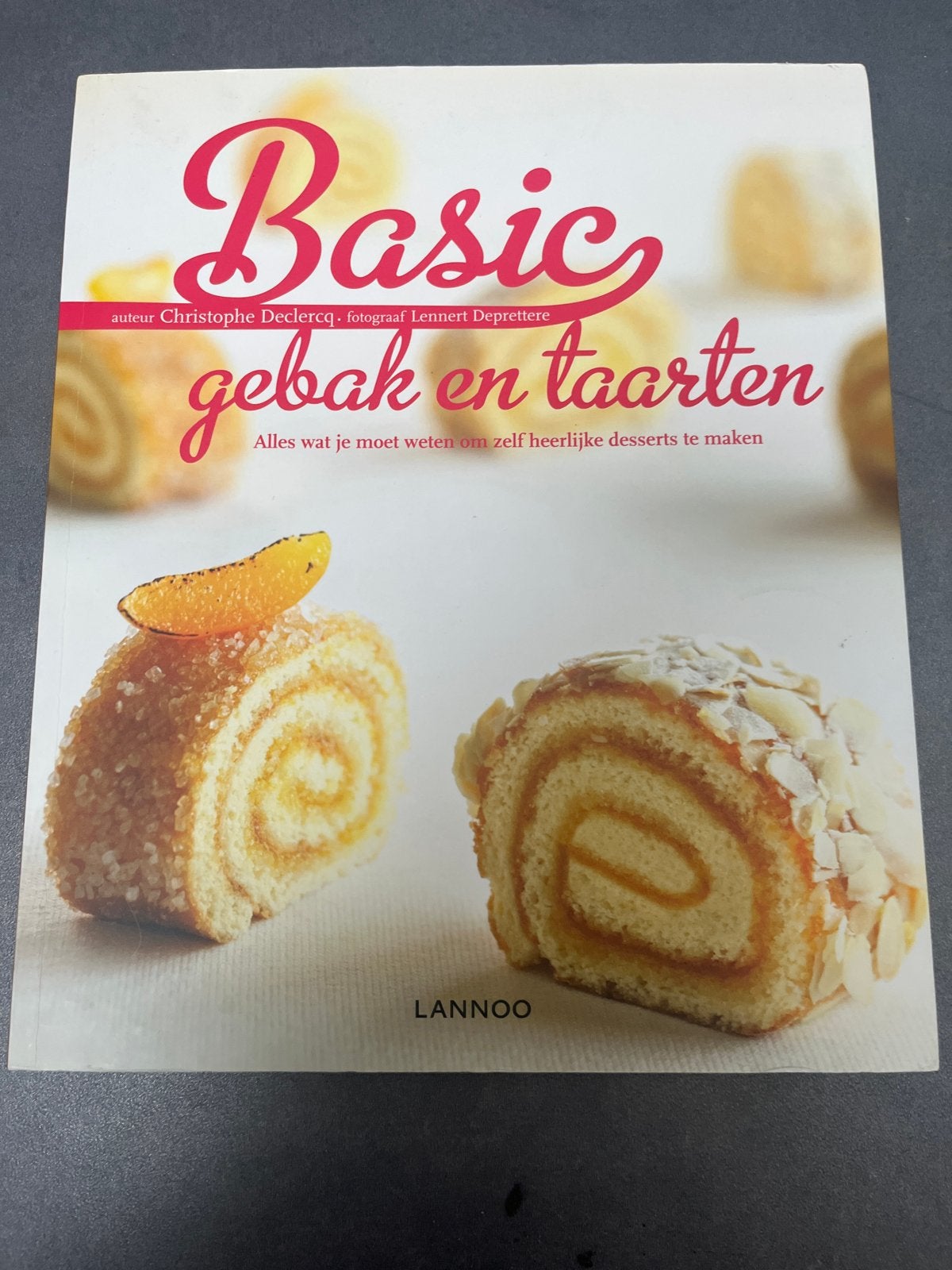 Basic gebak en taarten: zelf heerlijke desserts maken, Ophalen of Verzenden, Gelezen, Taart, Gebak en Desserts