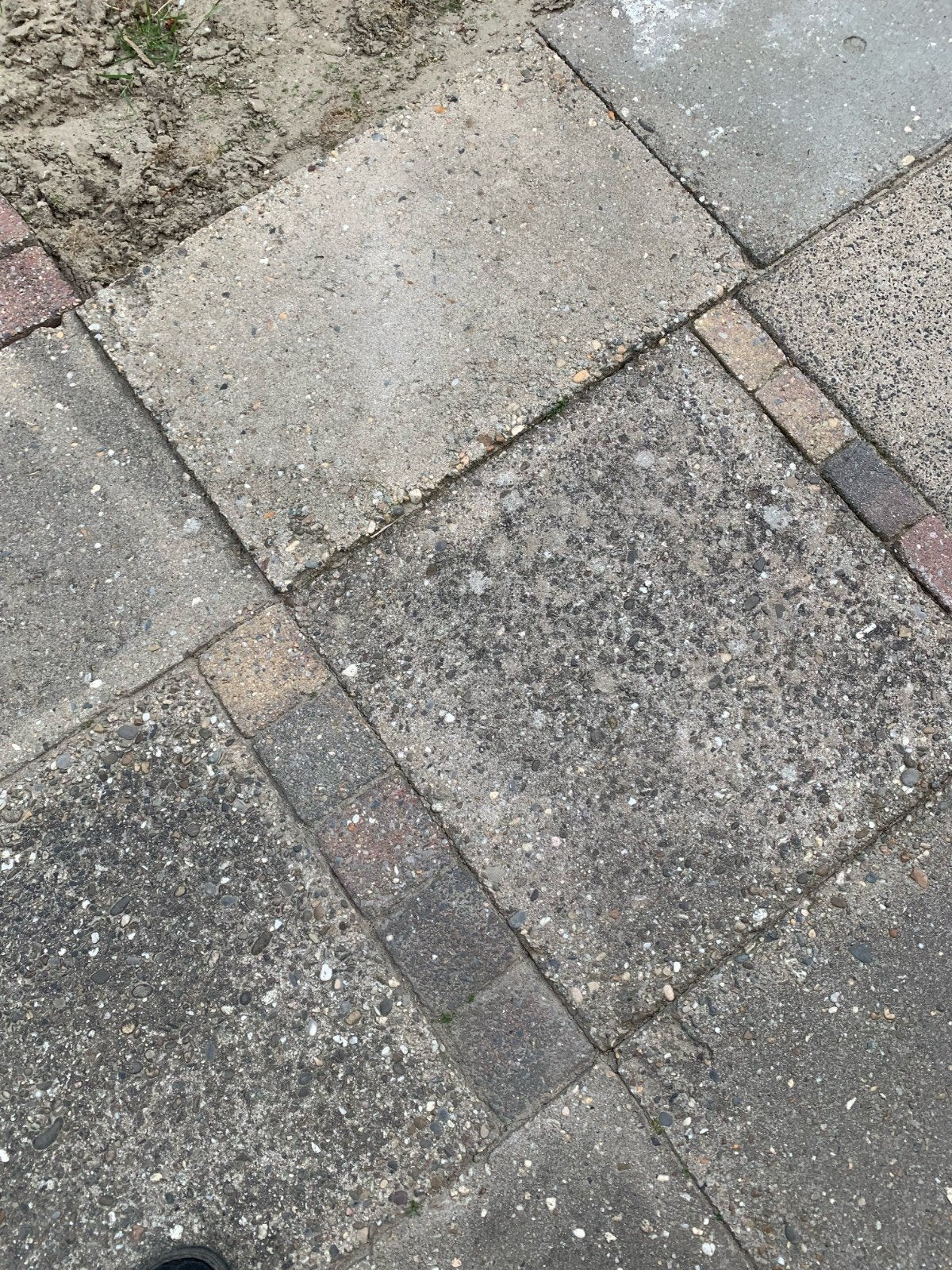 Gratis af te halen: Diverse tegels en steentjes, Tuin en Terras, Ophalen