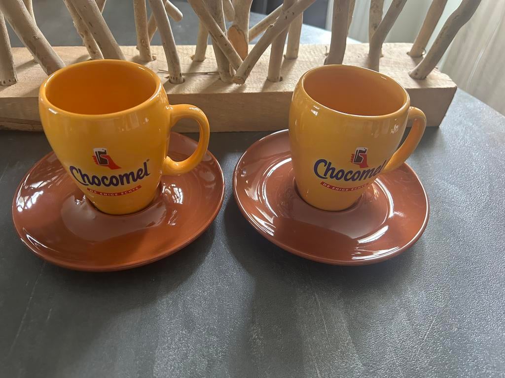 Chocomel bekers + Chocomel schotels te koop ( Nieuwstaat! ), Ophalen of Verzenden, Zo goed als nieuw, Overige stijlen, Kop(pen) en/of Schotel(s)