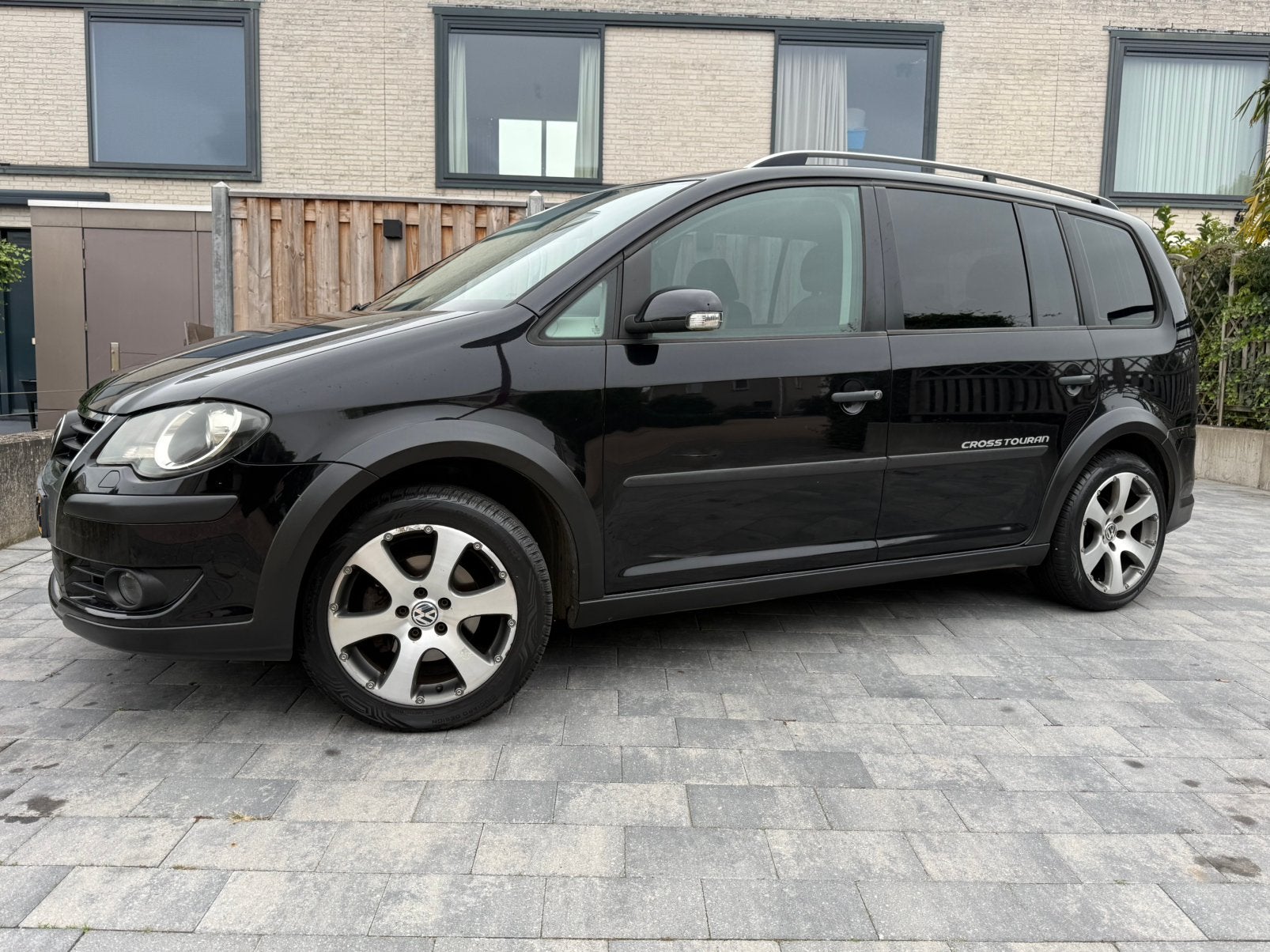 Volkswagen Touran 1.4 TSI Cross | NAP |stoelverwarming | APK, Auto's, Stof, Parkeersensor, Zwart, 4 cilinders
