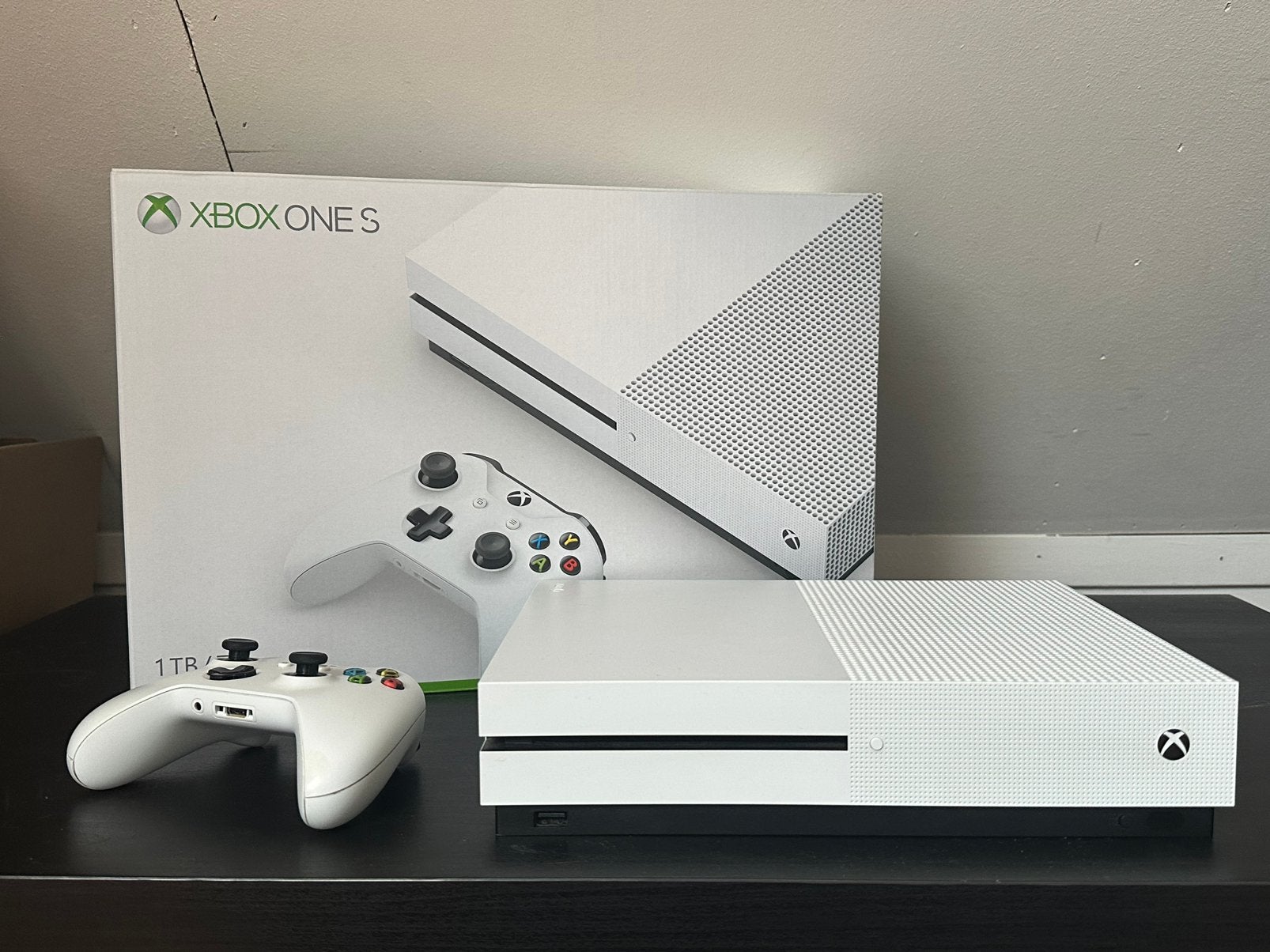 Xbox One S 1TB – ZGAN – Originele Doos + Controller | NU €99, Spelcomputers en Games, Xbox One S, Ophalen of Verzenden, Zo goed als nieuw