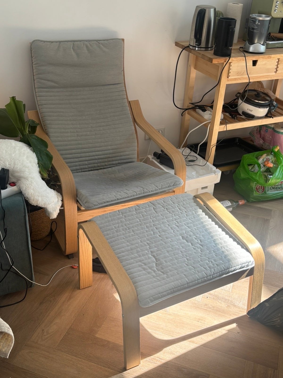 Comfortabele fauteuil met voetenbank - Hout en stof, Gebruikt, 75 tot 100 cm, Ophalen of Verzenden, 50 tot 75 cm