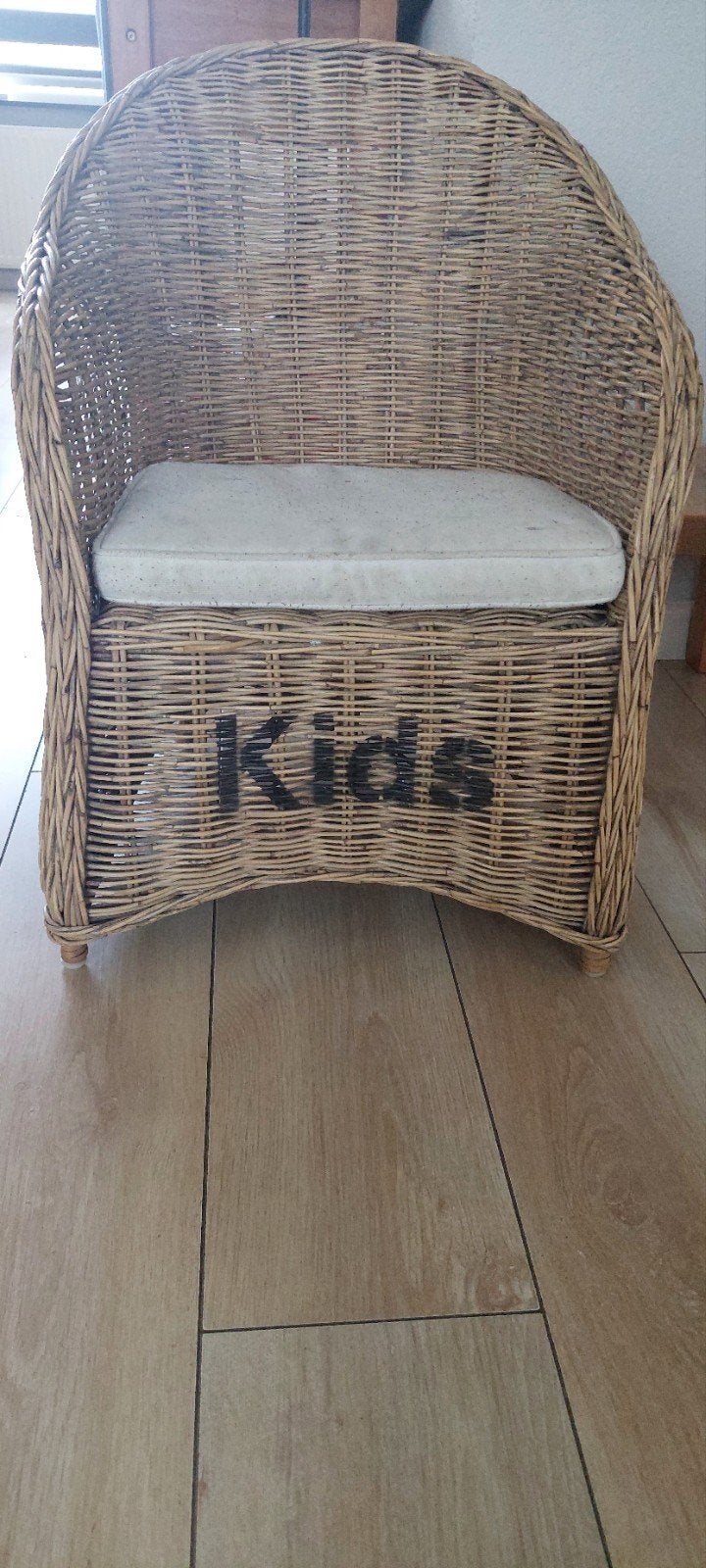 LEUK STEVIG KINDERSTOELTJE, Kinderen en Baby's, Kinderkamer | Tafels en Stoelen, Ophalen, Gebruikt, Stoel(en)