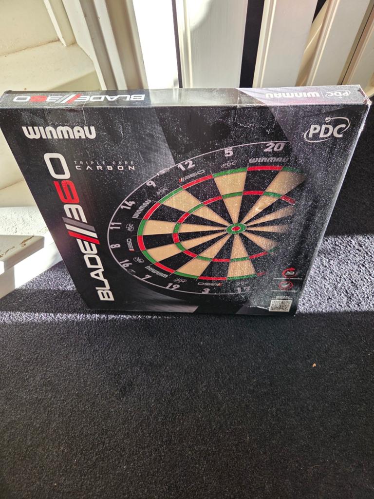 Winmau Blade 360 Triple Core. Nieuw in doos, Sport en Fitness, Darts, Ophalen, Nieuw, Dartbord