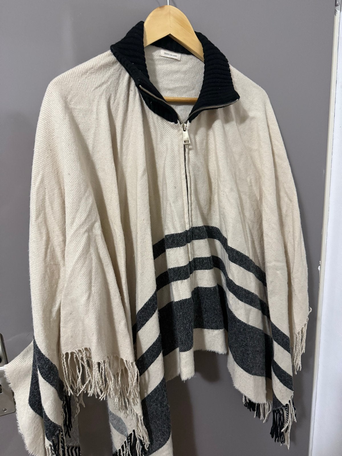 River Island Gebreide Poncho met Strepen en Franjes, Ophalen of Verzenden, Gedragen