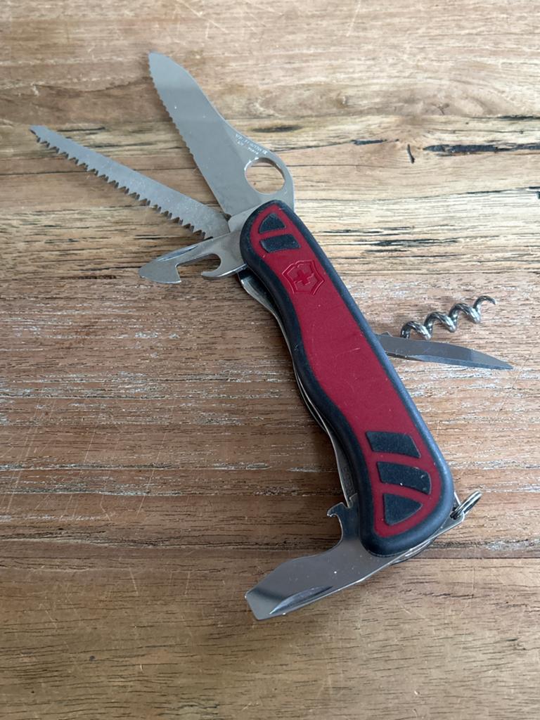 Victorinox Forester One-Hand Zakmes - Rood/Zwart, Ophalen of Verzenden, Zo goed als nieuw