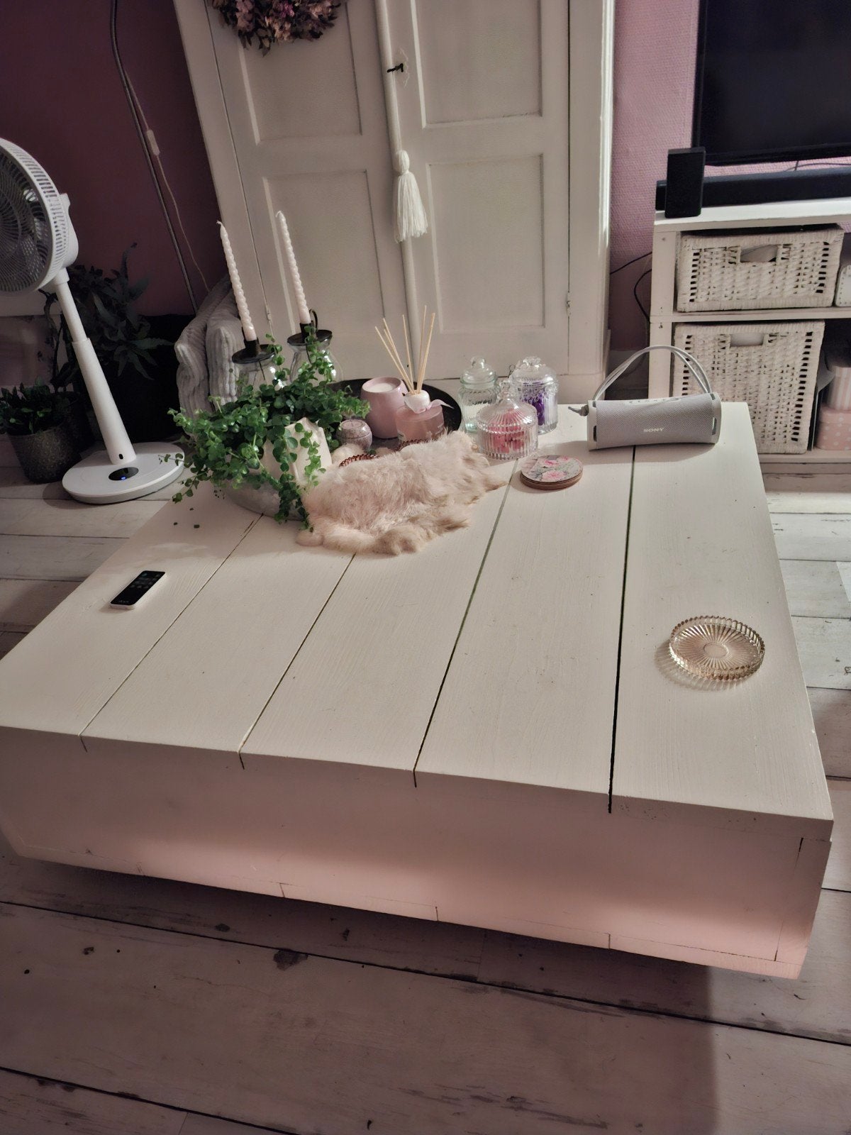 Vierkante witte salontafel met wieltjes. 100 x 100 cm, Huis en Inrichting, Ophalen, 50 tot 100 cm, Vierkant, 50 tot 100 cm