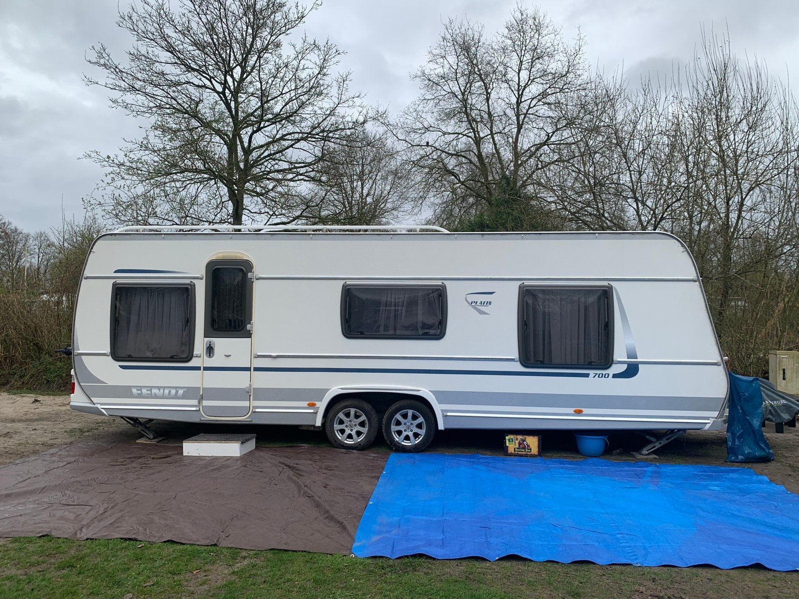 Fendt Platin 700 - Ruime caravan met complete uitrusting, Caravans en Kamperen, Rondzit, Omvormbare zithoek, 7 tot 8 meter, Particulier