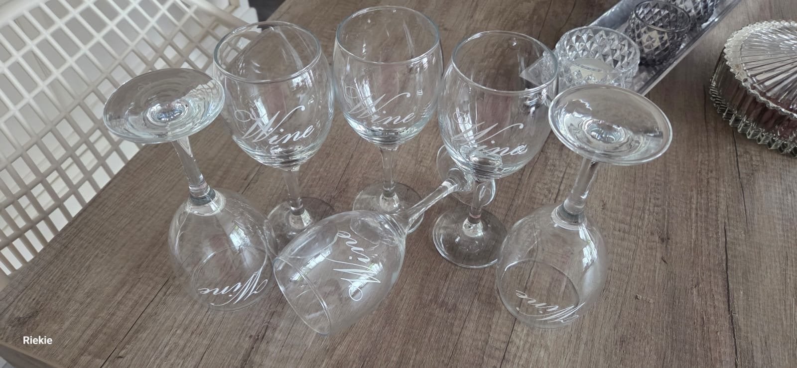 Set van 6 Rivièra Maison wijnglazen met 'Wine' opdruk, Huis en Inrichting, Glas of Glazen, Overige merken, Ophalen of Verzenden