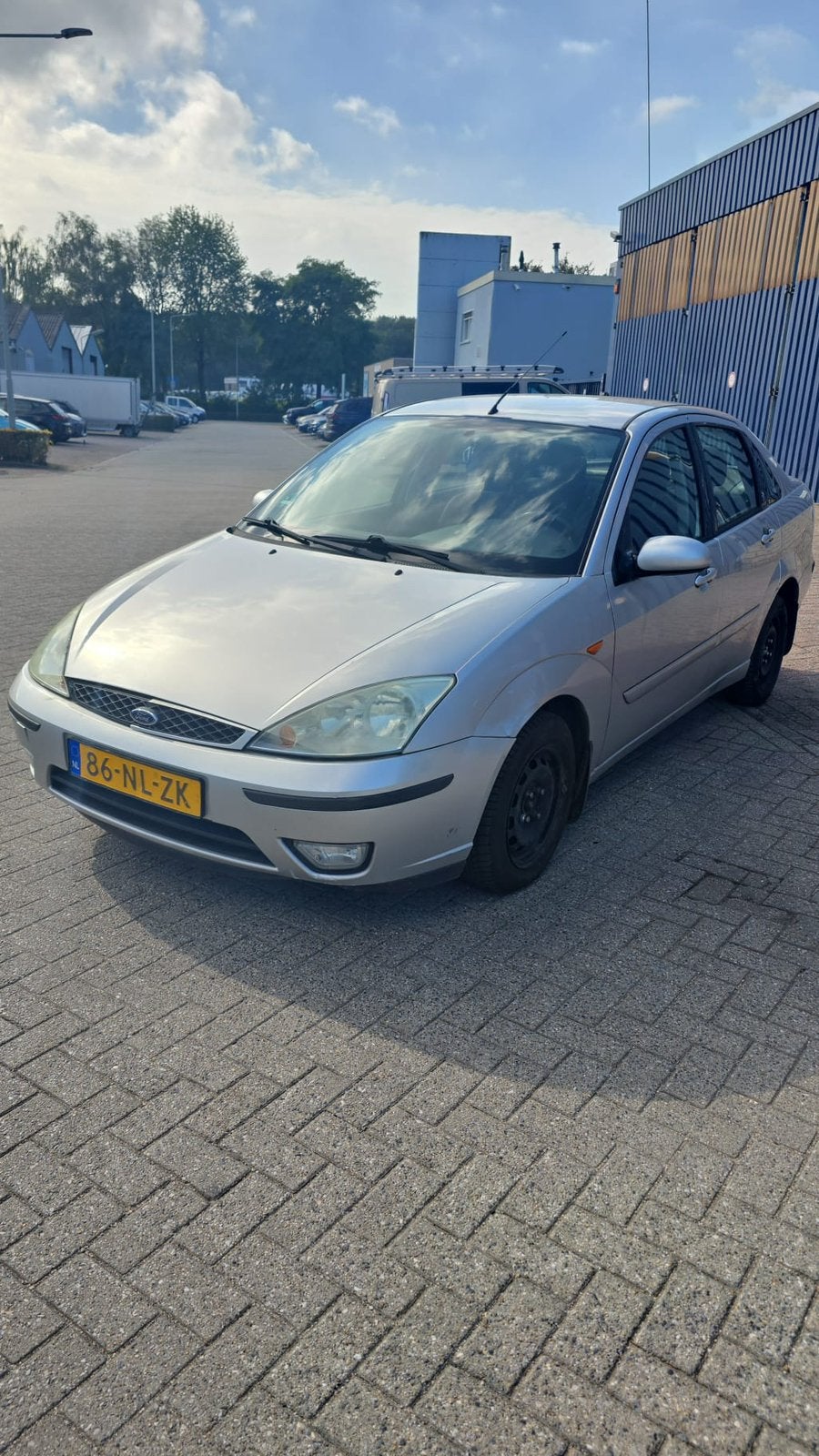 Ford Focus 1.6 I Trend SDN AUTOMAAT 2003 Grijs, Auto's, 1596 cc, 4 cilinders, 100 pk, Origineel Nederlands