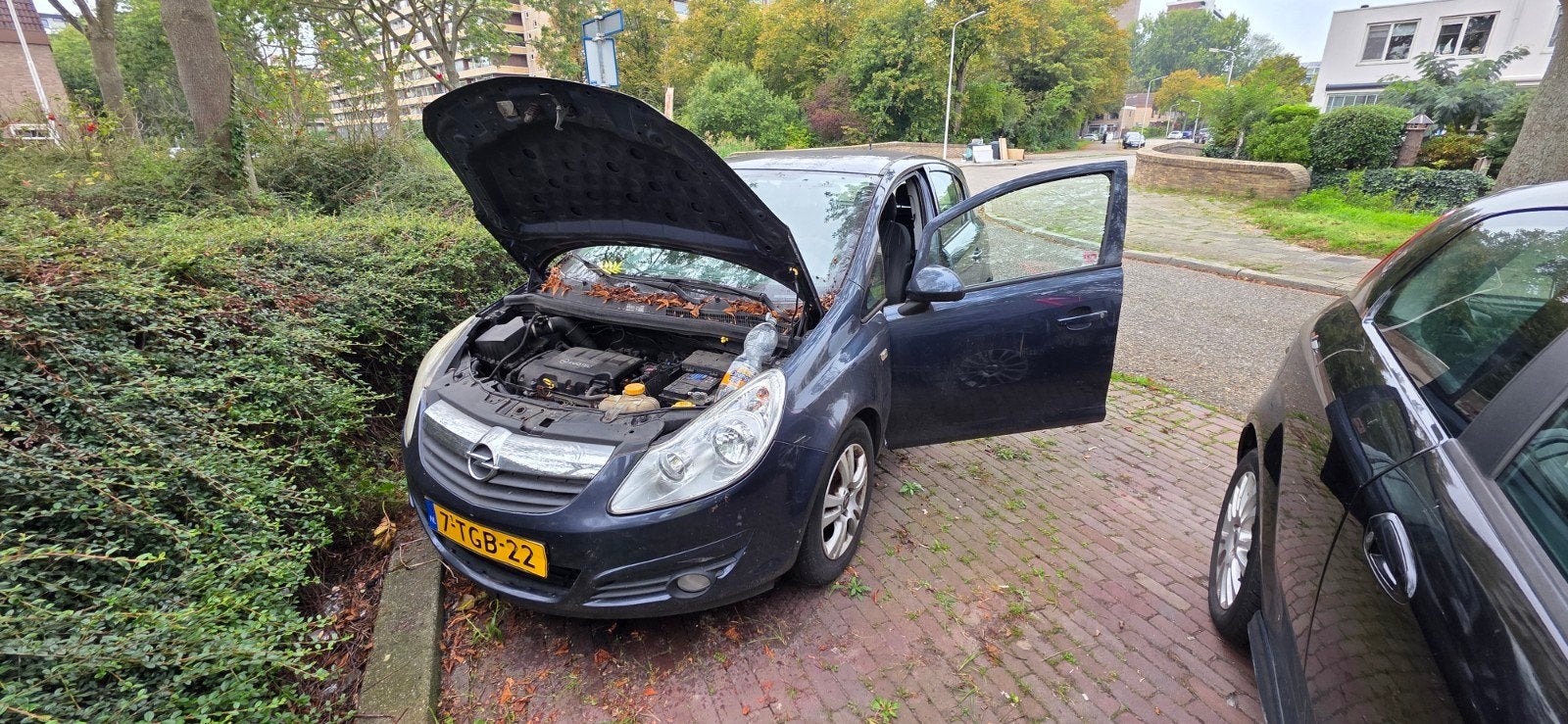 Foto 14 van Opel Corsa 1.4 16V 5D 2010 Zwart