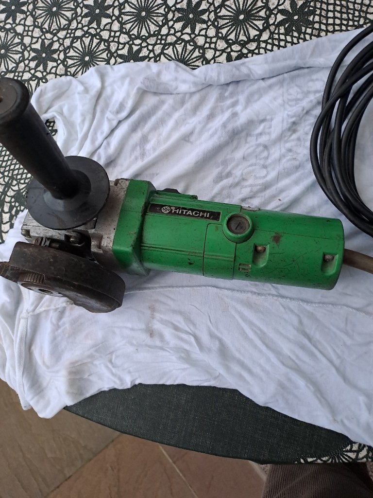 te koop een hitachi  slijp machine  900 w--- 125  mm schijf, Ophalen of Verzenden, Gebruikt, 700 tot 1000 watt, Haakse handslijpmachine