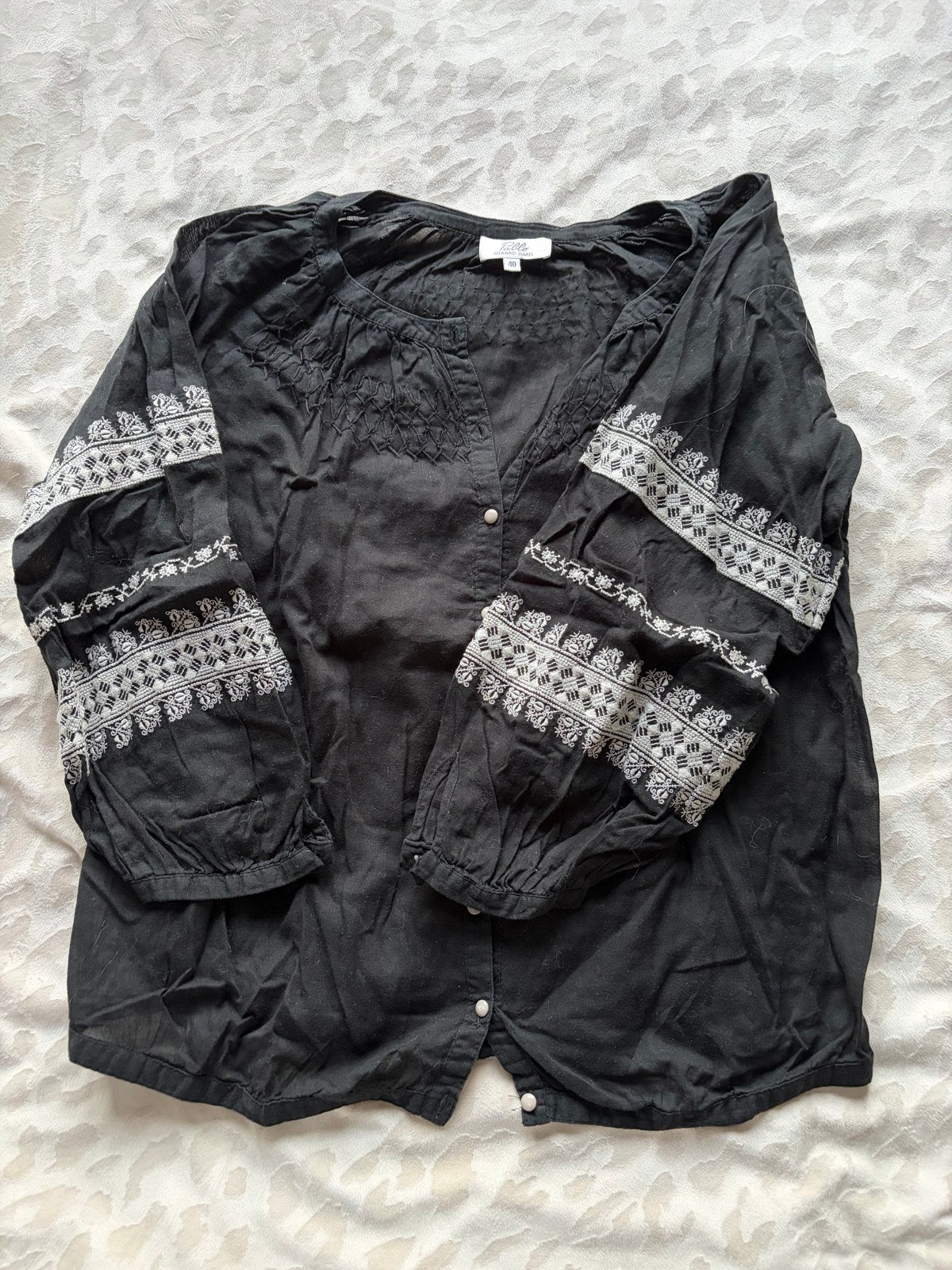 Zwarte blouse met borduursel - Pablo Gerard Darel, Ophalen of Verzenden, Zo goed als nieuw, Maat 38/40 (M), Zwart