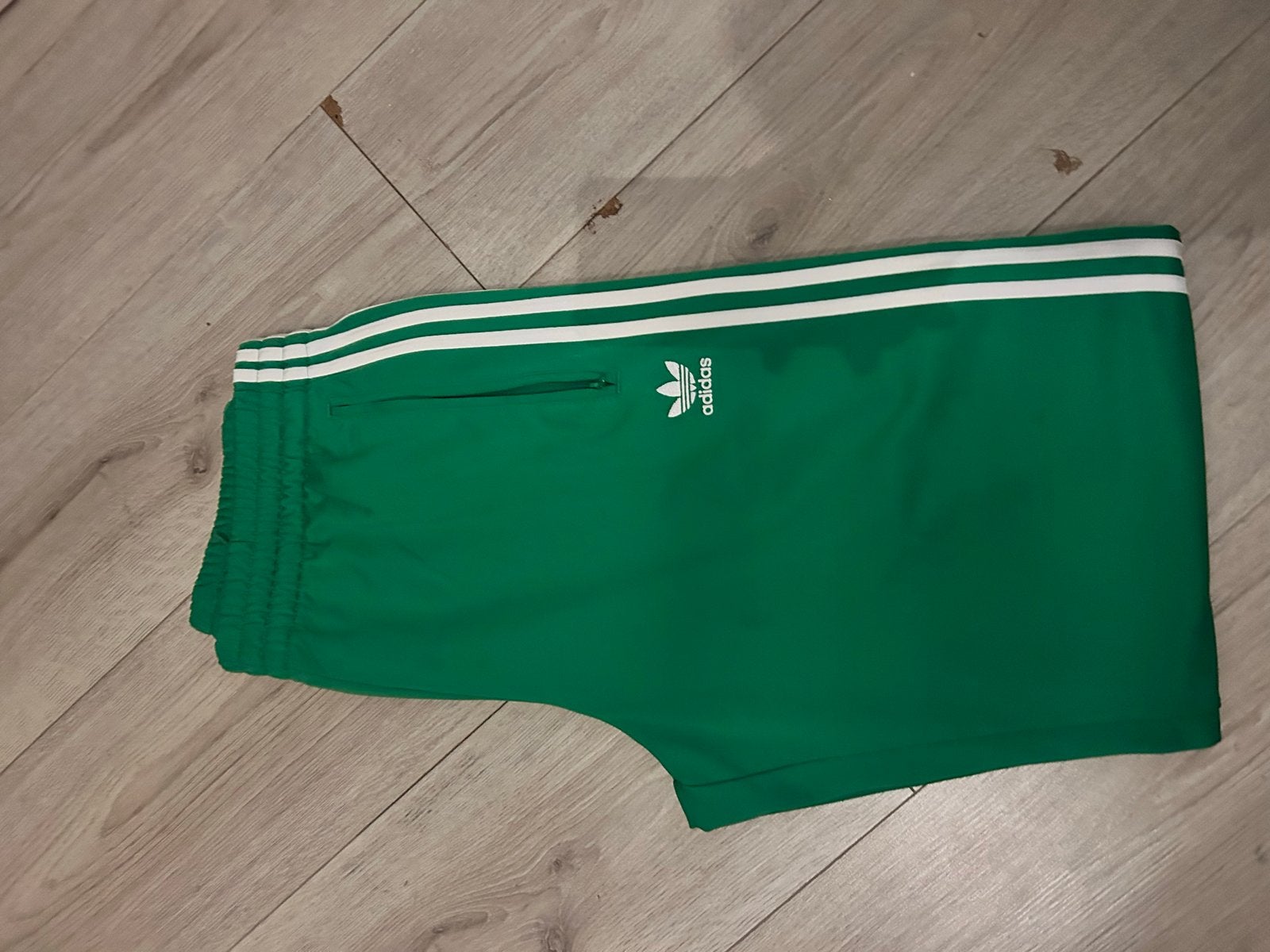 Adidas trainingspak groen - Maat M, Fitness, Maat 48/50 (M), Nieuw, Ophalen of Verzenden