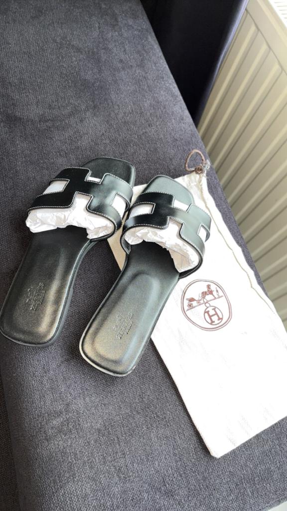Hermes slipper maat 37, Ophalen of Verzenden, Zo goed als nieuw, Zwart, 100 cm of meer