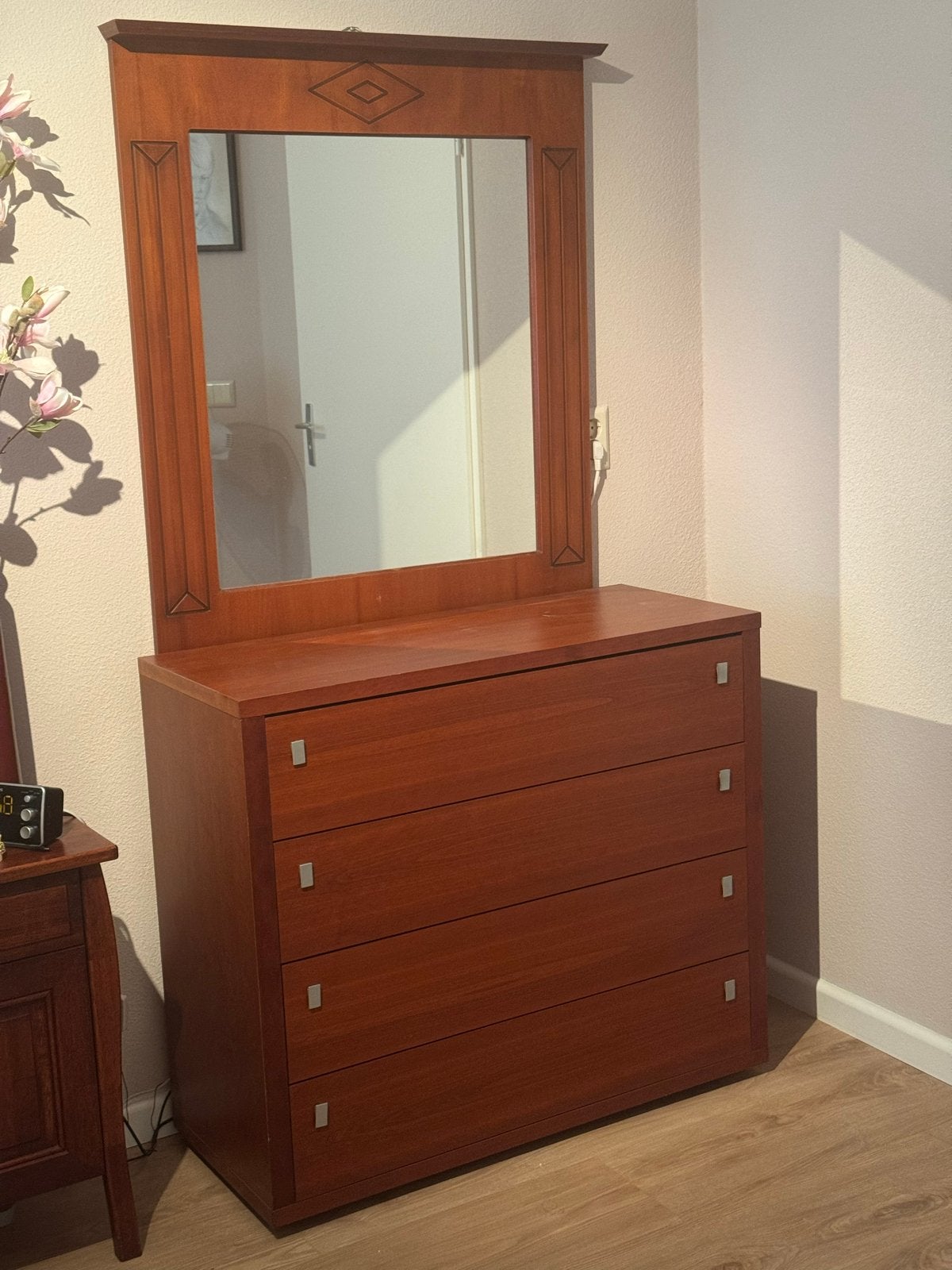 Commode met spiegel - Zo goed als nieuw, Ophalen, 50 tot 100 cm, Zo goed als nieuw, 3 of 4 laden