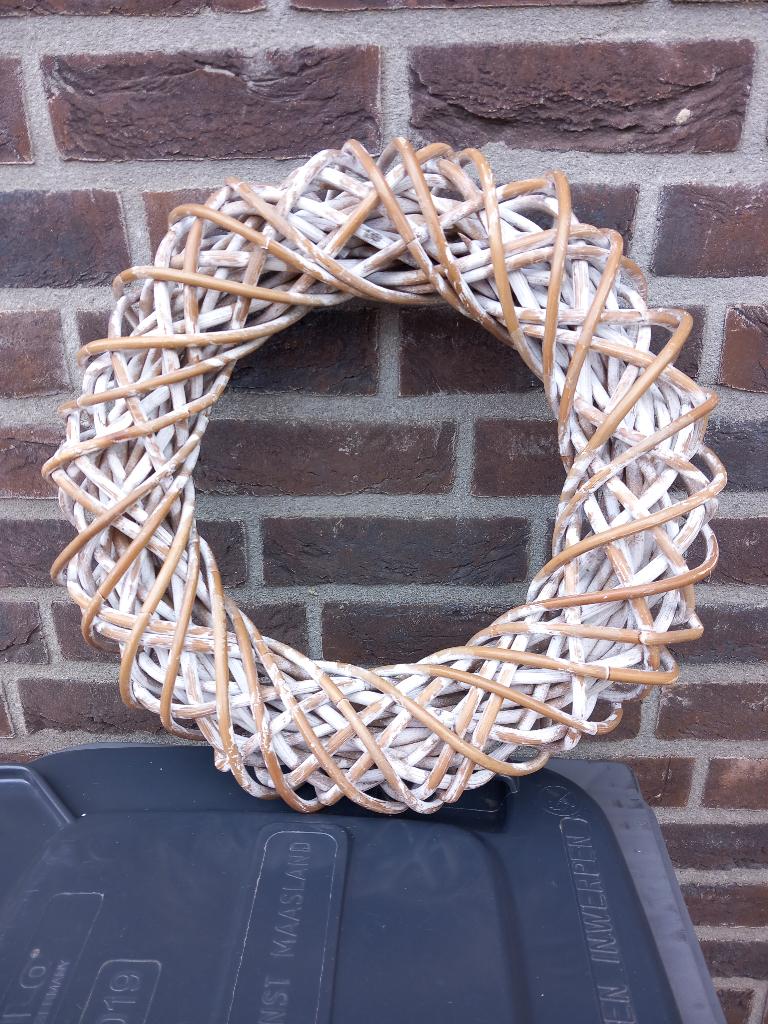 Rotan gevlochten krans, Ophalen of Verzenden, Zo goed als nieuw