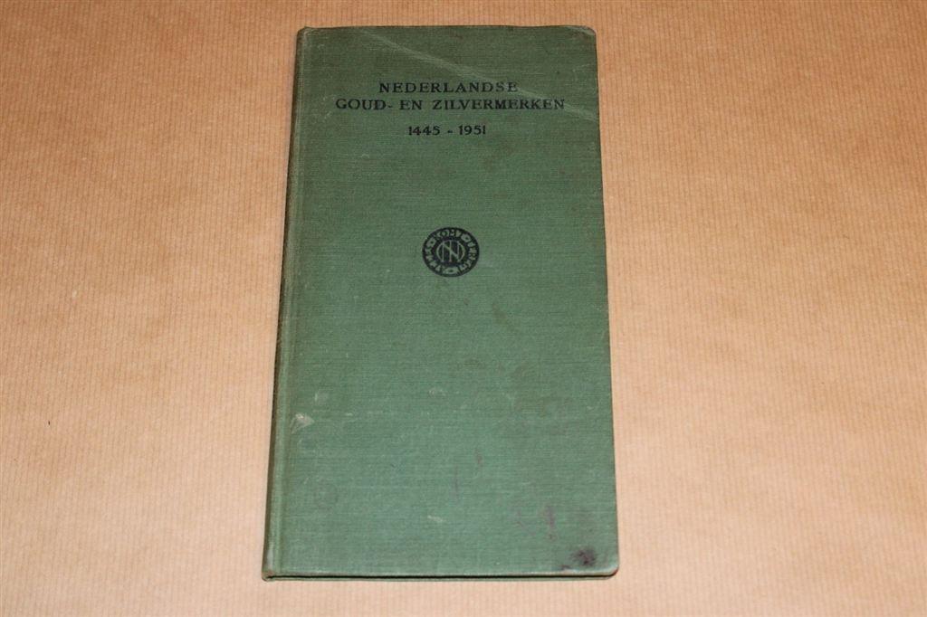 Nederlandse Goud- en Zilvermerken - Voet - 1e druk 1951, Ophalen of Verzenden, Goud